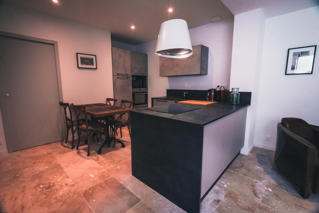 Appartement Avec Cour Privee Centre Ville Classe 4 Etoiles Remparts 1 Λα Ροσέλ Εξωτερικό φωτογραφία