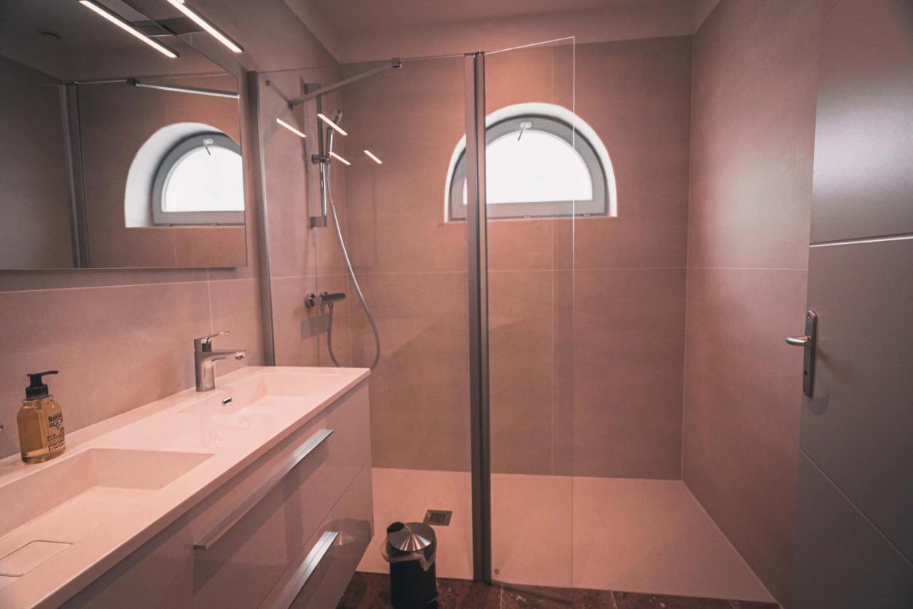 Appartement Avec Cour Privee Centre Ville Classe 4 Etoiles Remparts 1 Λα Ροσέλ Εξωτερικό φωτογραφία